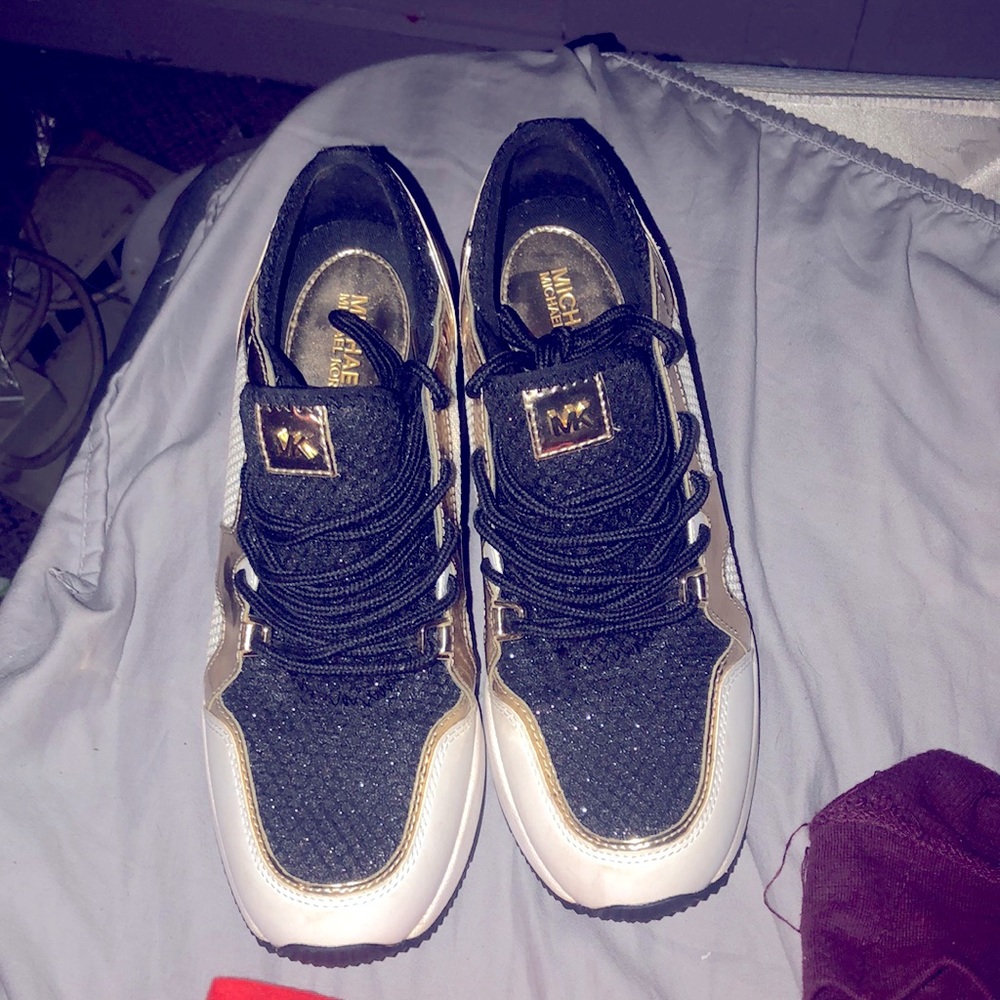 Michael Kors tennis shoes been wore maybe once or twice